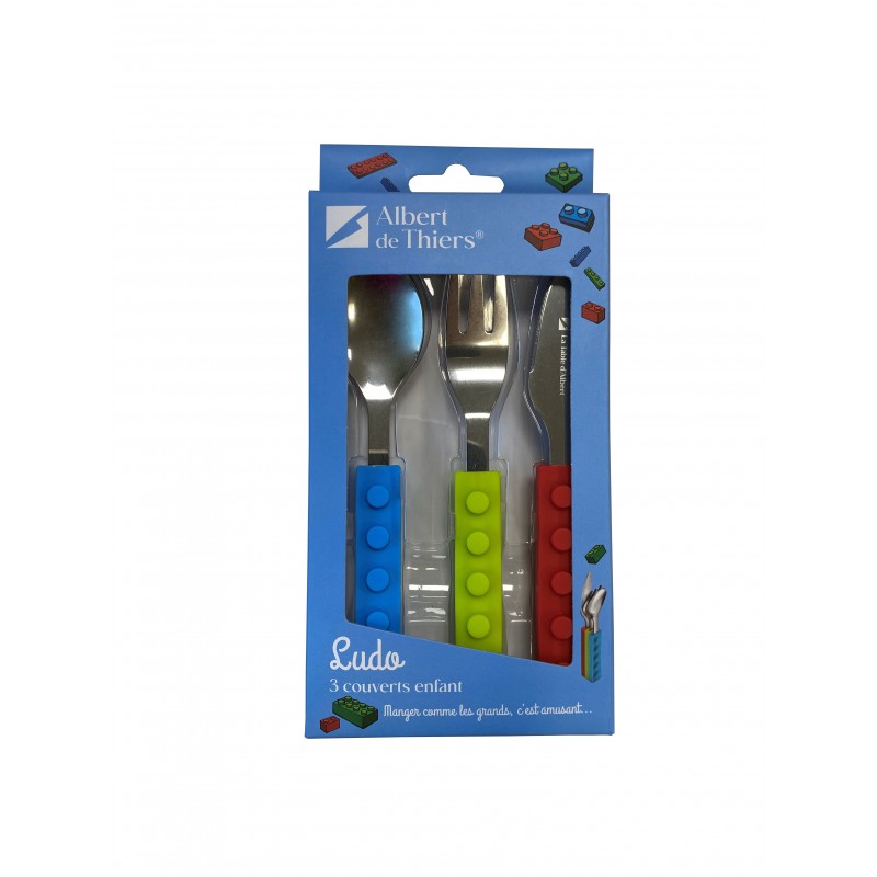 Le set de couverts pour enfants Ludo comprend une cuillère, une fourchette et un couteau aux manches colorés et emboîtables, rappelant l'univers des briques de construction. Fabriqués en acier inoxydable avec des manches en silicone bleu, rouge et vert, ces couverts sont conçus pour être à la fois ludiques et éducatifs, encourageant les enfants à manger de manière autonome.