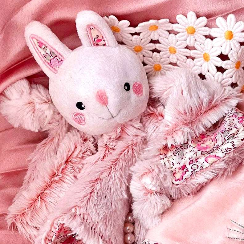 Doudou lapin rose