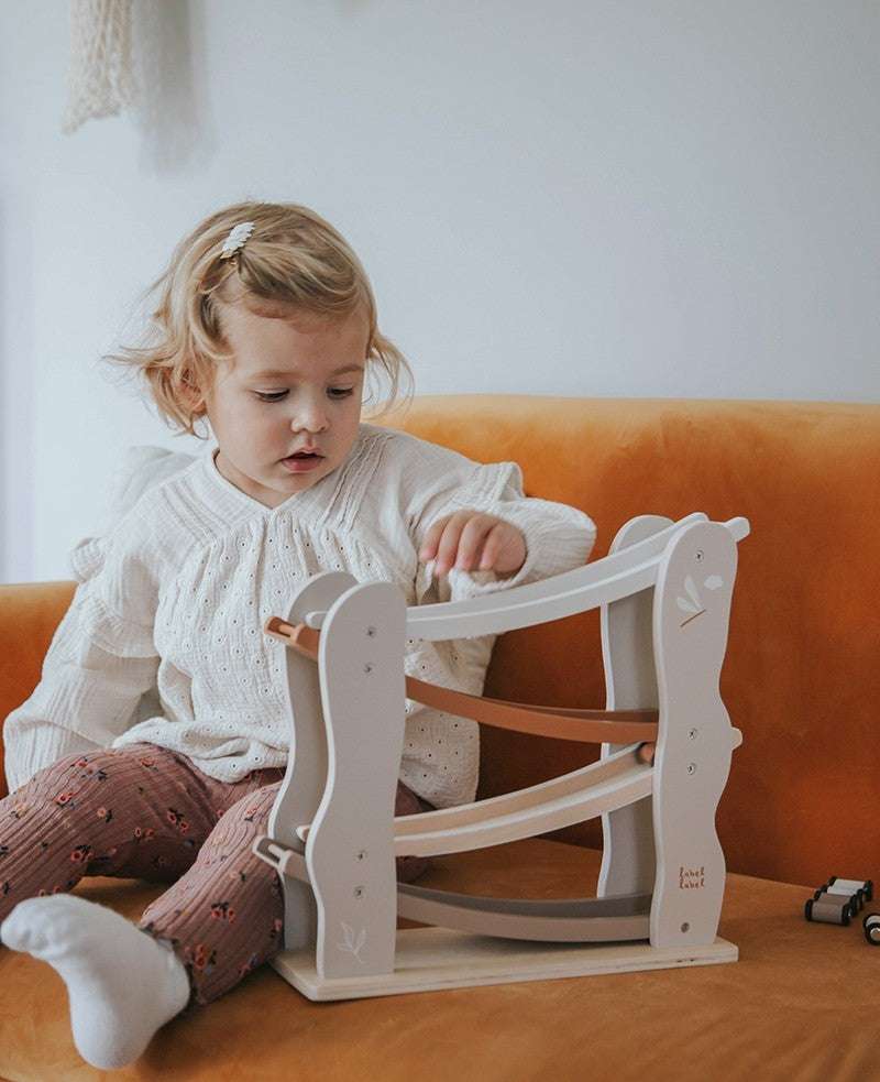 Toboggan de petites voitures en bois