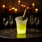 Seau à champagne lumineux LED multicolore avec bouteille de champagne et glace, ambiance soirée chic