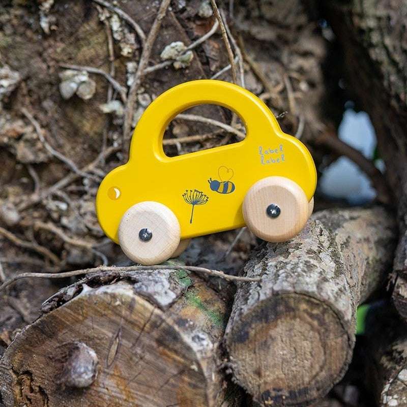 Petite voiture en bois