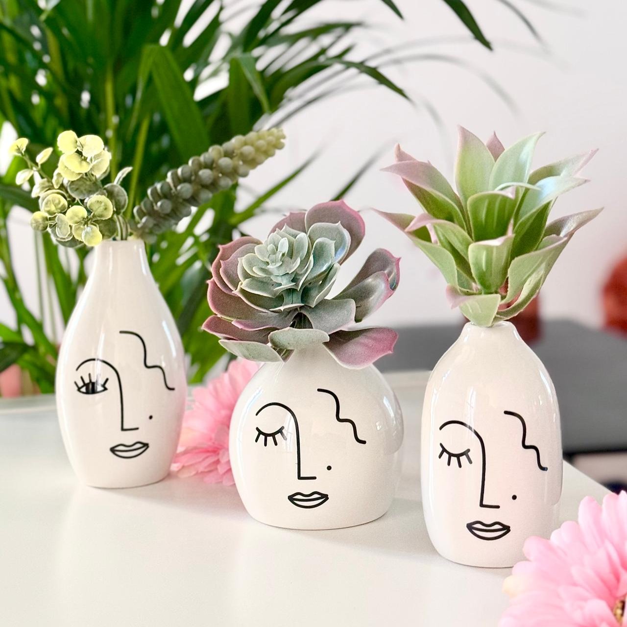 trois vases visages design 