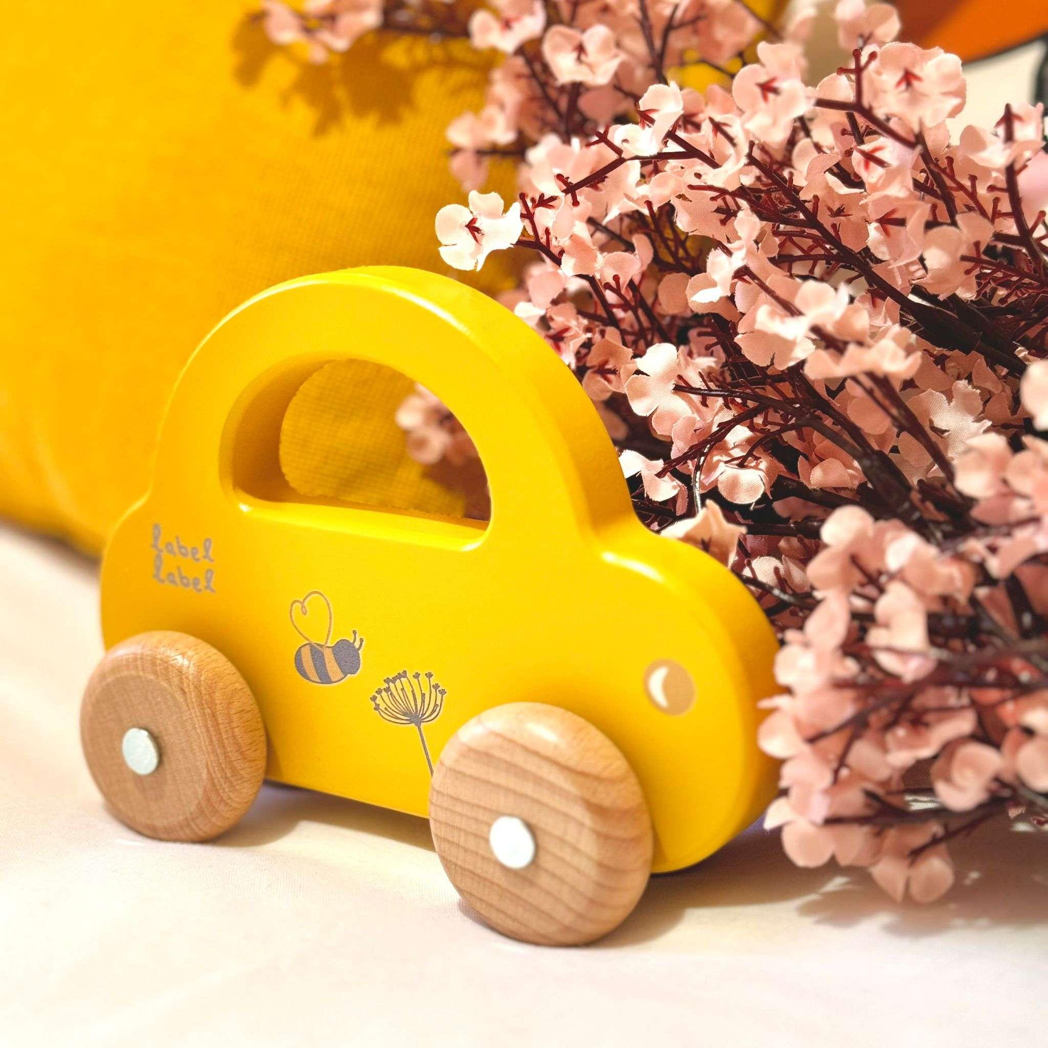 Petite voiture en bois