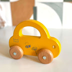Petite voiture en bois