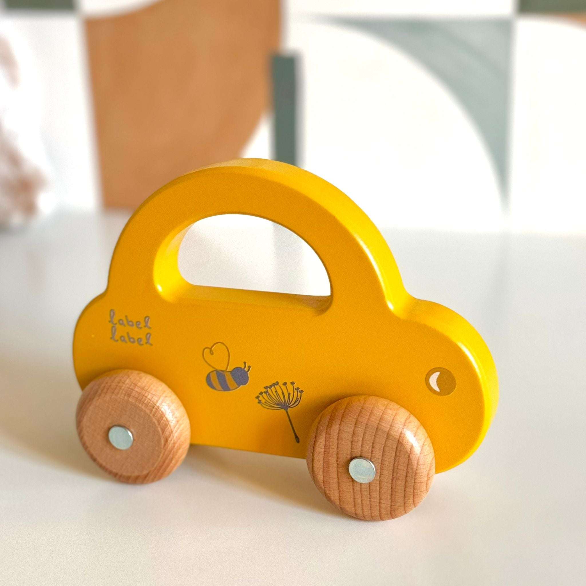 Petite voiture en bois
